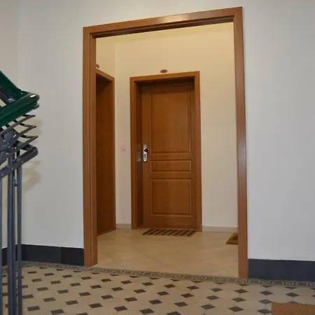 Modern Studio George Square * Praag